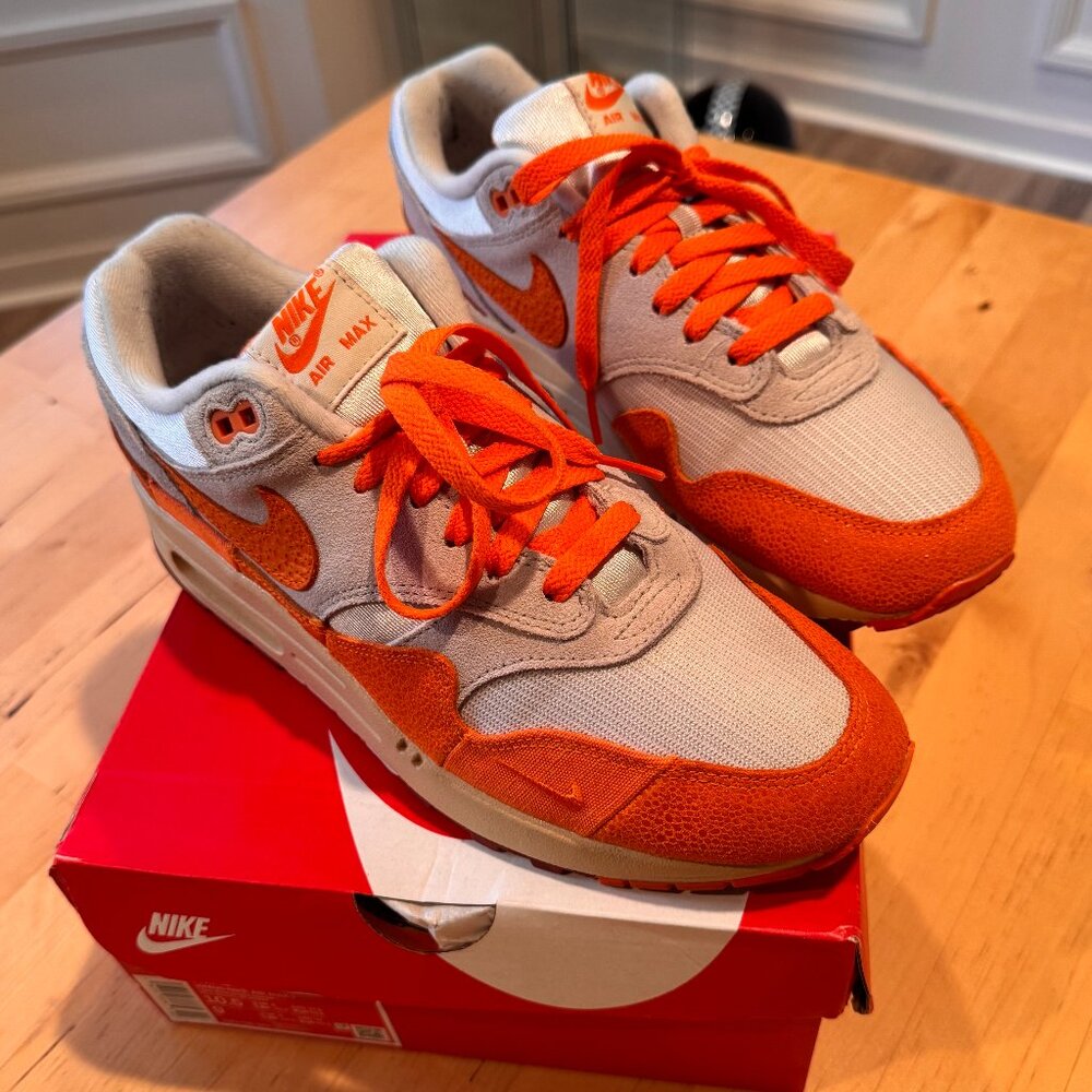 Nike Air Max 1 Magma Orange Like new Size 10.5W/9M